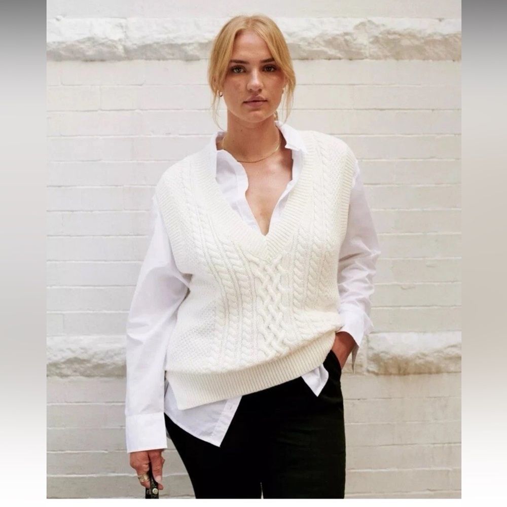 Women’s Cable Knit Sweater Vest L – Universal Thread white NWT